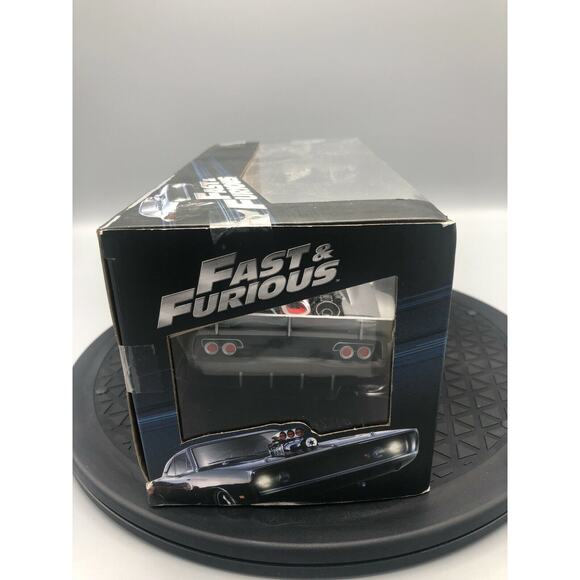 Jada Toys Dodge Charger 1:24 Fast and Furious 8 Dom's Ice Charger 98291 - Picture 5 of 8